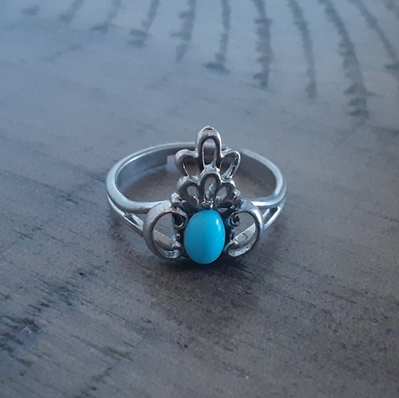 Ring - Picture 2 of 3